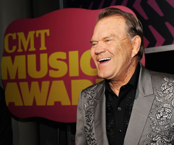 Glen Campbell's Will Excludes 3 Bickering Kids