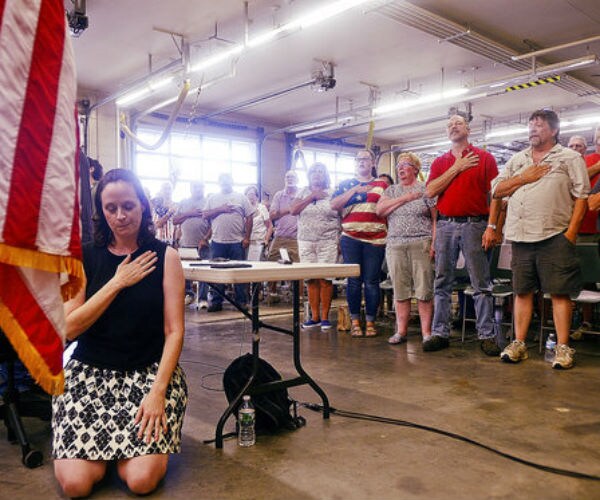 Connecticut Official Kneels During Pledge of Allegiance to Protest Trump