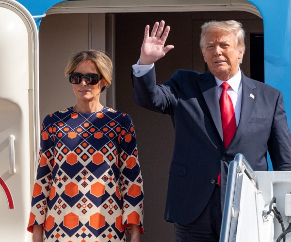 donald and melania trump get off air force one.