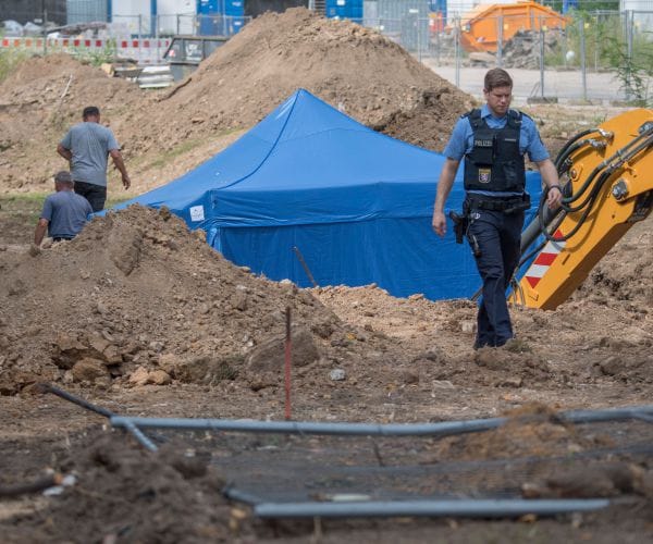 WWII Bomb Evacuation: 70K Frankfurt Residents Out During Defusal