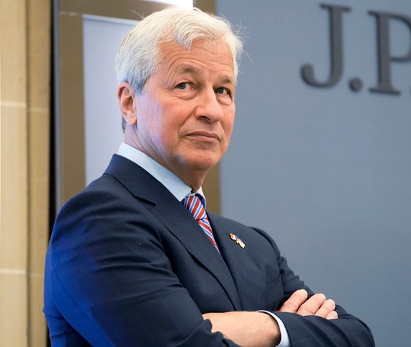 JPMorgan CEO Dimon Plans 1st Stake Sale in 18 Years