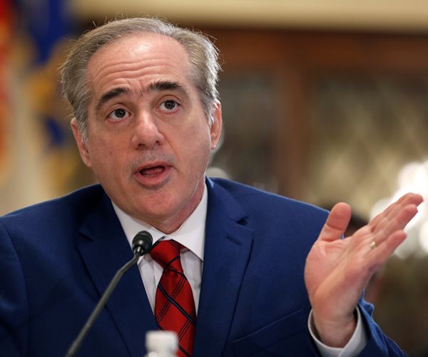 Shulkin Hits 'Toxic' Washington: 'It Should Not Be This Hard to Serve Your Country'