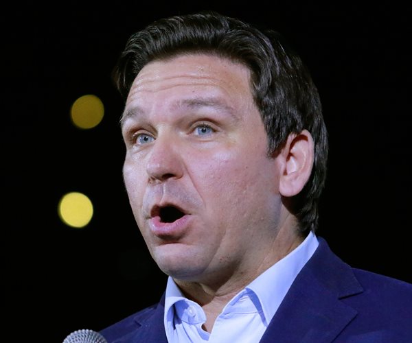 Florida Poll Most Hispanic Voters Support Desantis Transporting