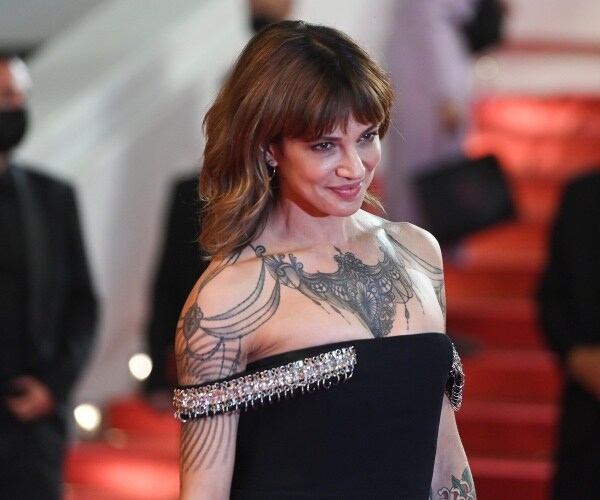 Asia Argento poses on the red carpet