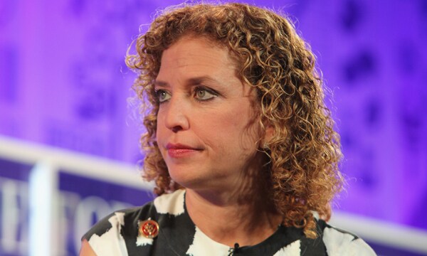 Wasserman Schultz Apologizes for 'Back of Hand' Slap at Walker