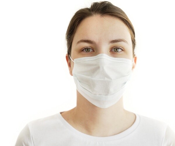 woman wearing face mask