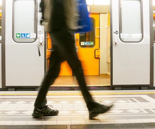 Vienna Subway: Free Deodorants Given Out Amid Hot Summer Temps