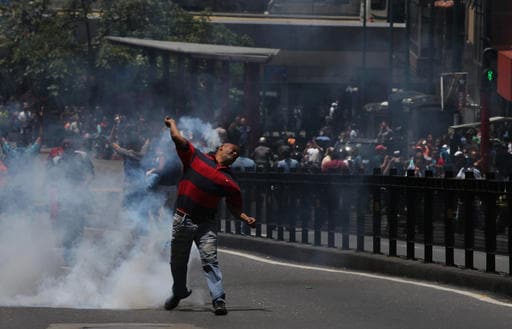 Venezuela Police Repel Rare Protest near Presidential Palace