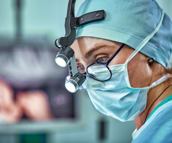 woman surgeon in operating room