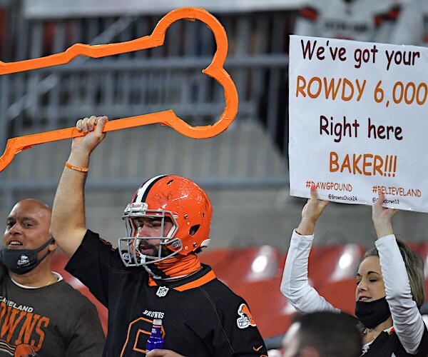 browns fans cheer during the first quarter against the bengals on thursday in cleveland