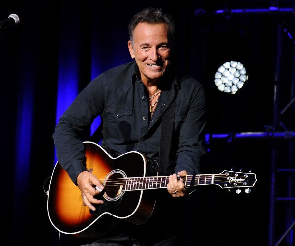 Springsteen Announces Big 9-Week Tour for 2016