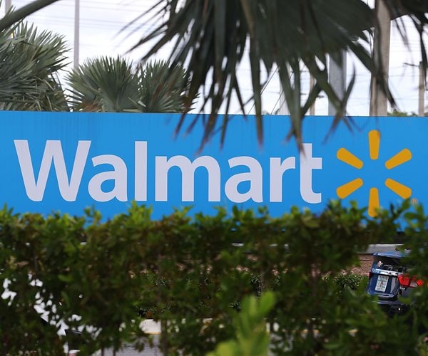 Wal-Mart Seeks to Test Drones for Home Delivery, Pickup