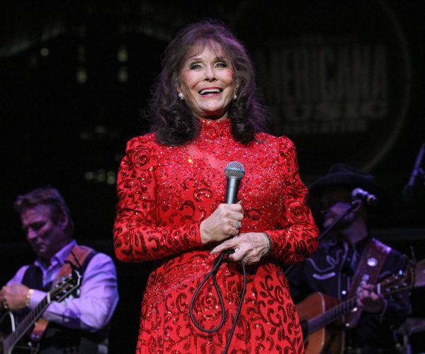 Loretta Lynn Home After Stroke in May, Will Delay Album