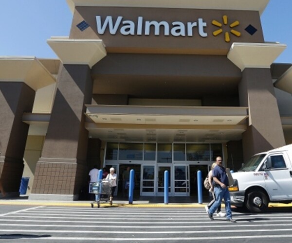 Wal-Mart Raises Entry-level Manager Salaries Ahead of Overtime Rule