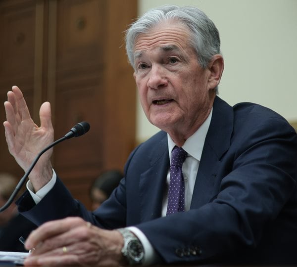 Powell: Fed to Stay on Hold Amid Economic Uncertainty