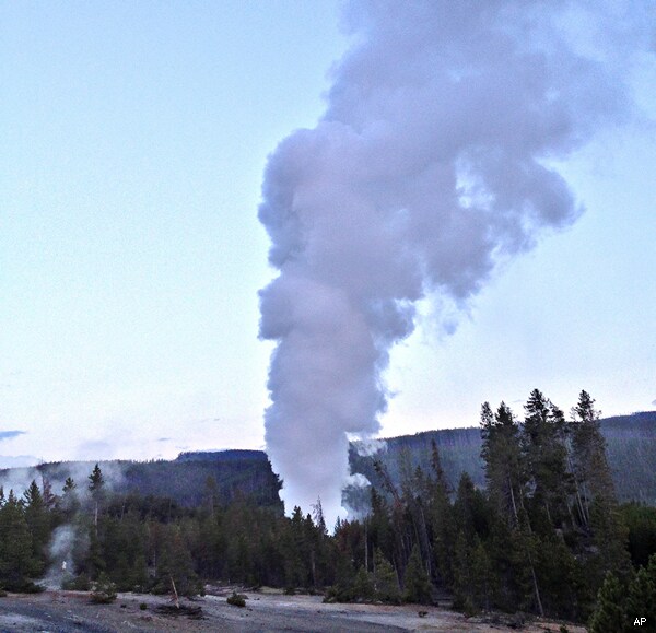 Steamboat Geyser Explodes at Yellowstone Park, First Time in Years