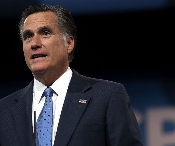 Mitt Romney Calls on Trump to Apologize Over Charlottesville Comments