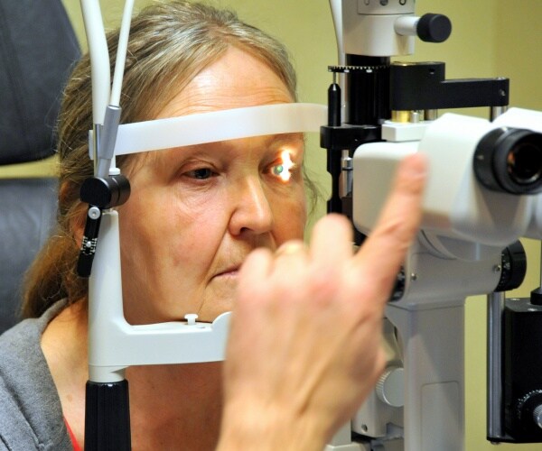 woman undergoing eye exam with ophthalmologist