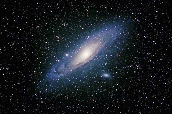 Scientists Discover Massive Halo Around Andromeda Galaxy