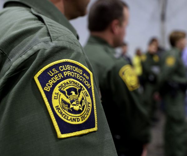 ICE Program Lets Cops Detain Illegal Migrants For Up to 48 Hours