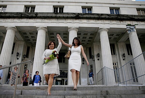 Florida Gay Marriage Ban Lifted; First Couples Wed