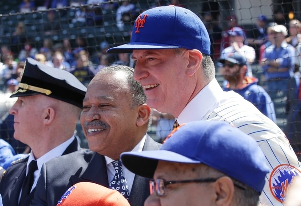 De Blasio: New Yorkers Give Me The Finger at Baseball Games