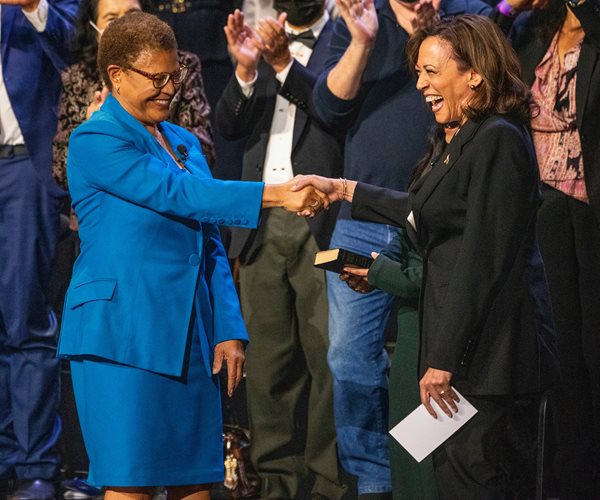 karen bass and kamala harris shake hands