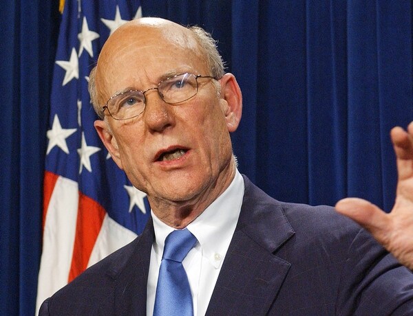 Polls Tilting in Favor of Kansas Sen. Pat Roberts