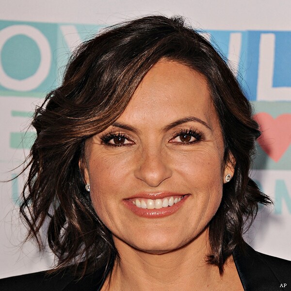 Mariska Hargitay Joins Joe Biden in Domestic Violence Hotline Visit