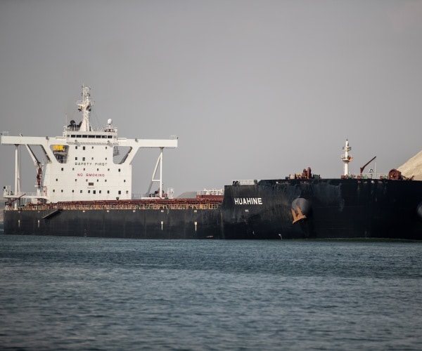 Suez Canal Traffic Slows as Tanker Faces Difficulties 