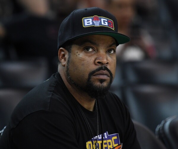 ice cube in a black t shirt and cap