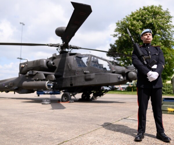 British Govt Set to Ship 'Game-Changer' Apache Helicopters to Ukraine