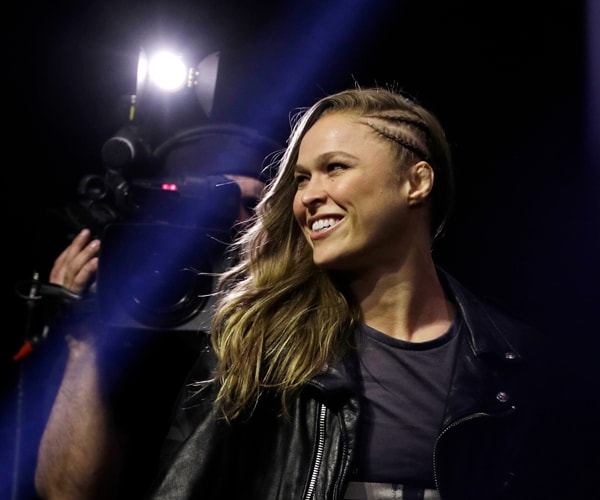 Ronda Rousey Wrestlemania Debut No 'Smash-and-Grab'