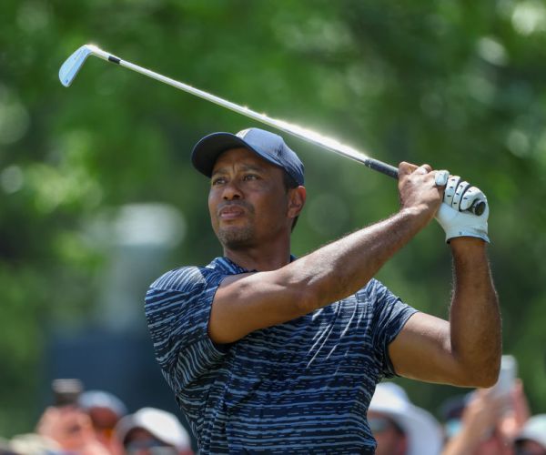 Tiger Woods Opens PGA Championship with 74; Leg 'Has Felt Better'