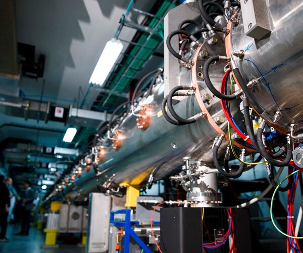 New CERN Accelerator to Speed Proton Beams for Experiments