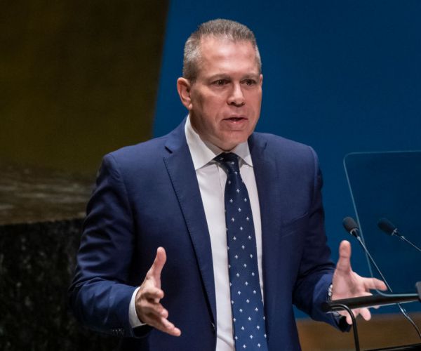 Israeli Envoy Plays Hamas Attack Video at UN Podium