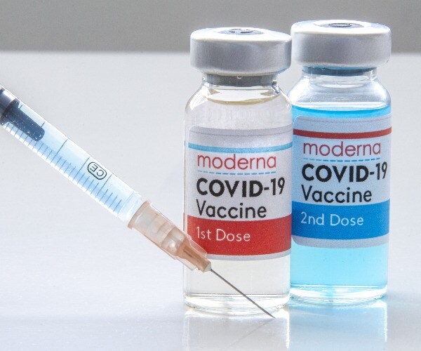 Boston Doctor Has Severe Allergic Reaction to Moderna COVID Vaccine