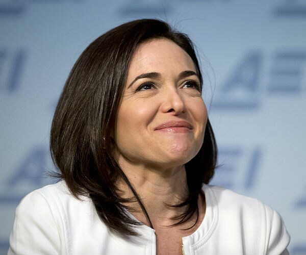 Facebook's Sandberg Pulling for Hillary Clinton Win