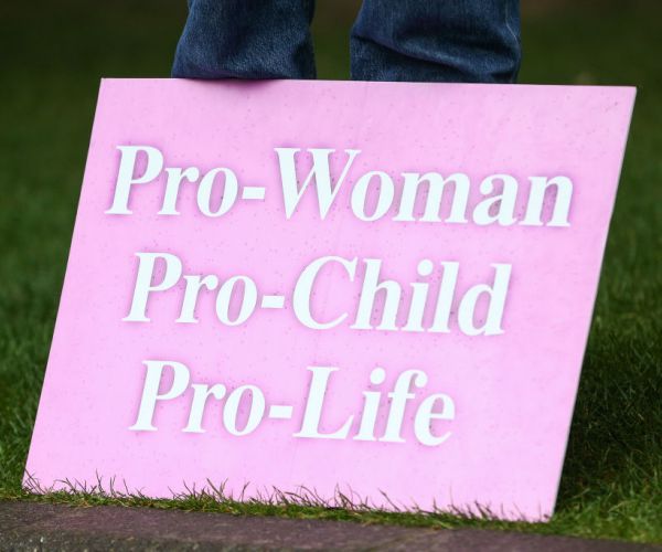 Illinois House Passes Bill Expanding Access to Abortion