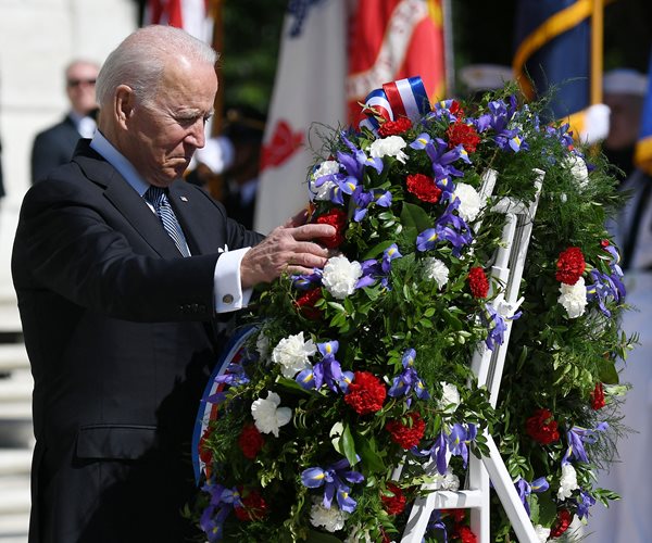 Biden Commemorates War Dead at Arlington National Cemetery