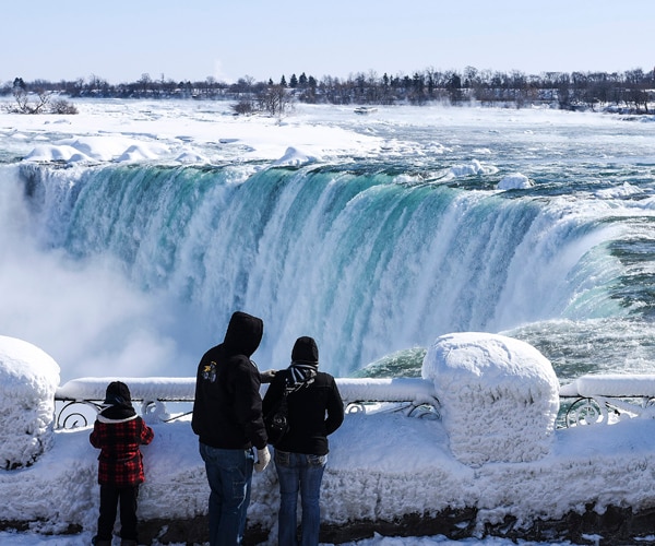 Dry Niagara Falls to Greet Tourists While Bridges Replaced