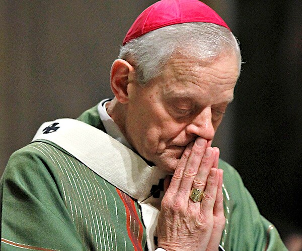 a archbishop bows to pray