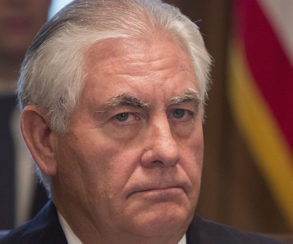 Trump Ousts Tillerson, Moves Pompeo to State