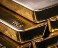 Gold Hits Record on Tariffs Uncertainty, Rate Cut Bets