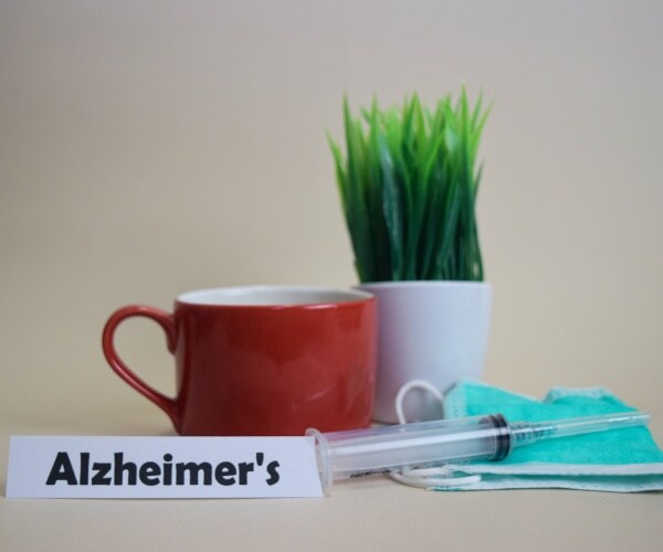 Alzheimer's sign, plant, cup, syringe