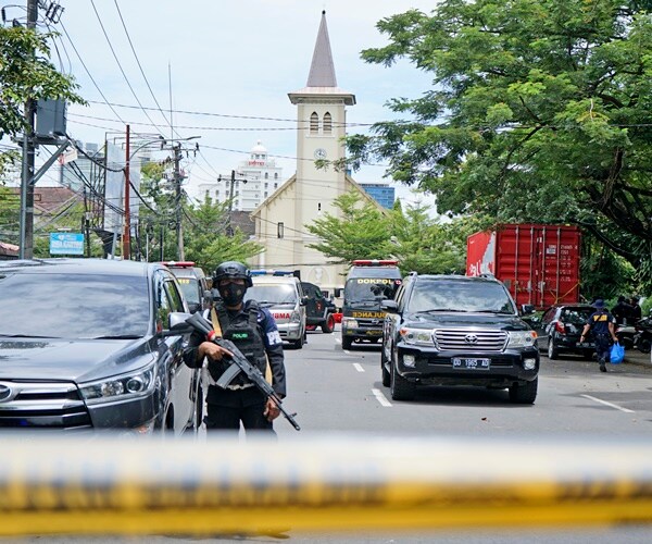 Suicide Bomb Hits Palm Sunday Mass in Indonesia, 14 Wounded