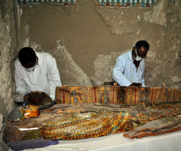 Mummies, Statues Discovered Inside 3,500-Year-Old Egyptian Tomb