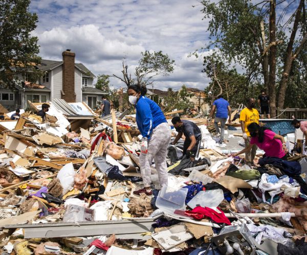 Tornado Sweeps through Suburban Chicago, Causing Damage