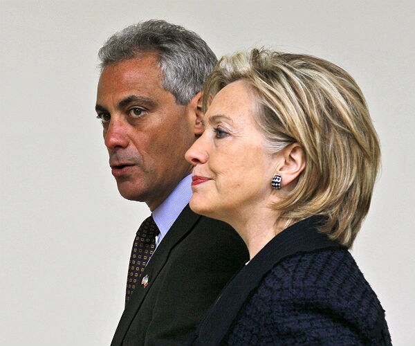 Hillary Voices Confidence in Embattled Chicago Mayor Emanuel