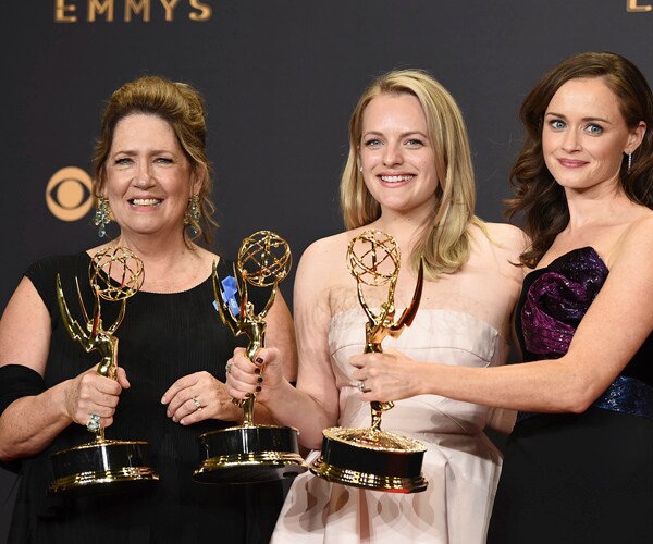 2017 Emmy Awards Include Top Prizes to 'Veep,' 'The Handmaid's Tale'